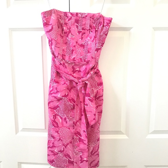 Lilly Pulitzer Dresses & Skirts - Lilly Pulitzer Strapless Pink Floral Sheath Dress